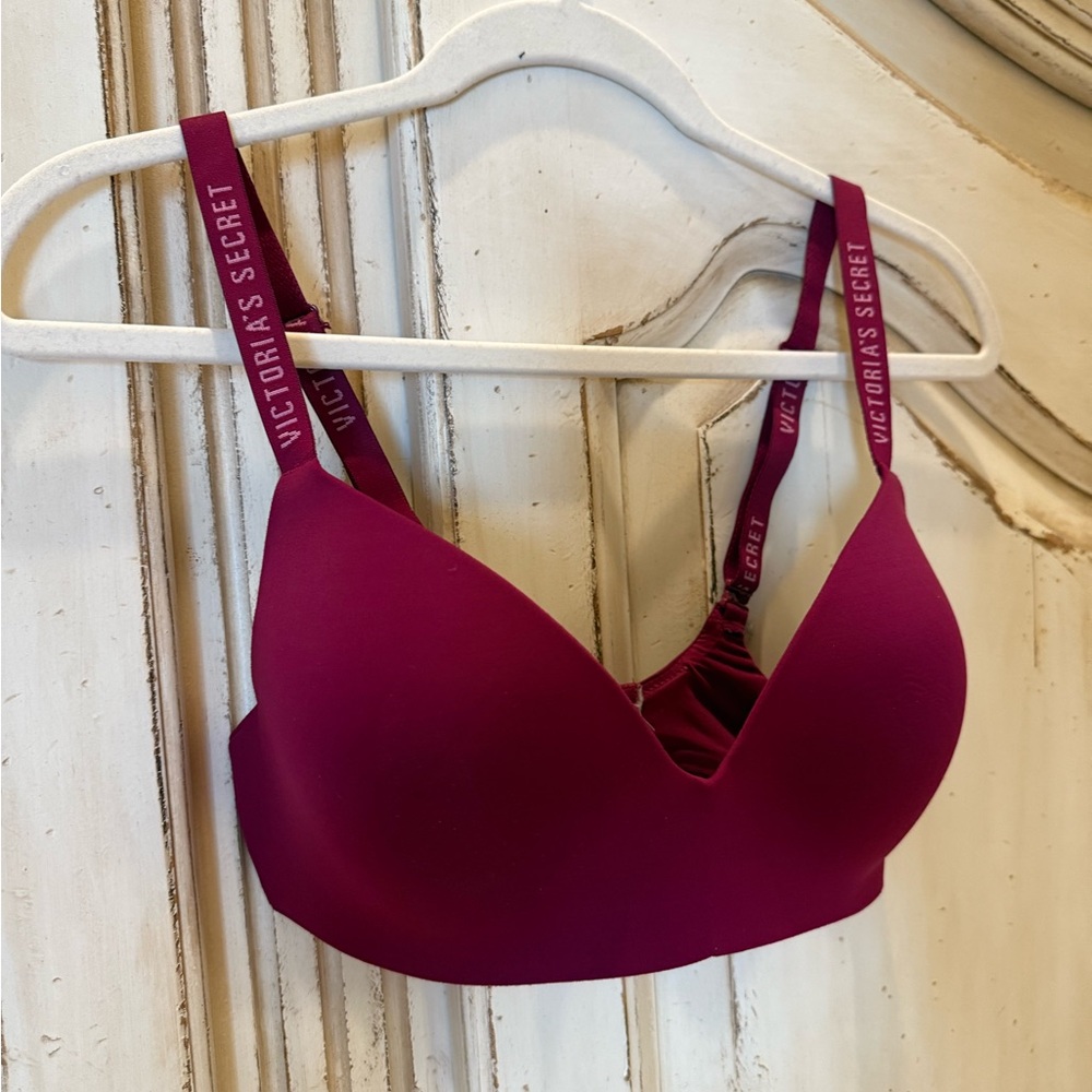 Victoria's Secret Wireless Bra w/Molded Cups, lightly lined